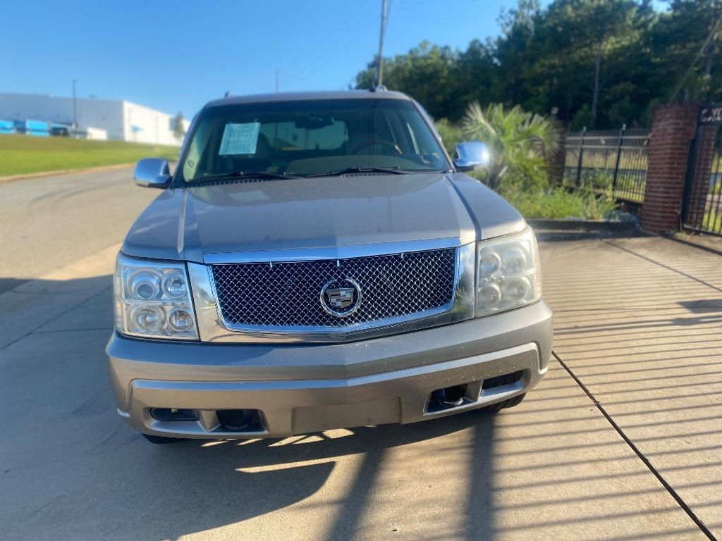 2003 Cadillac Escalade ESV Base's photo