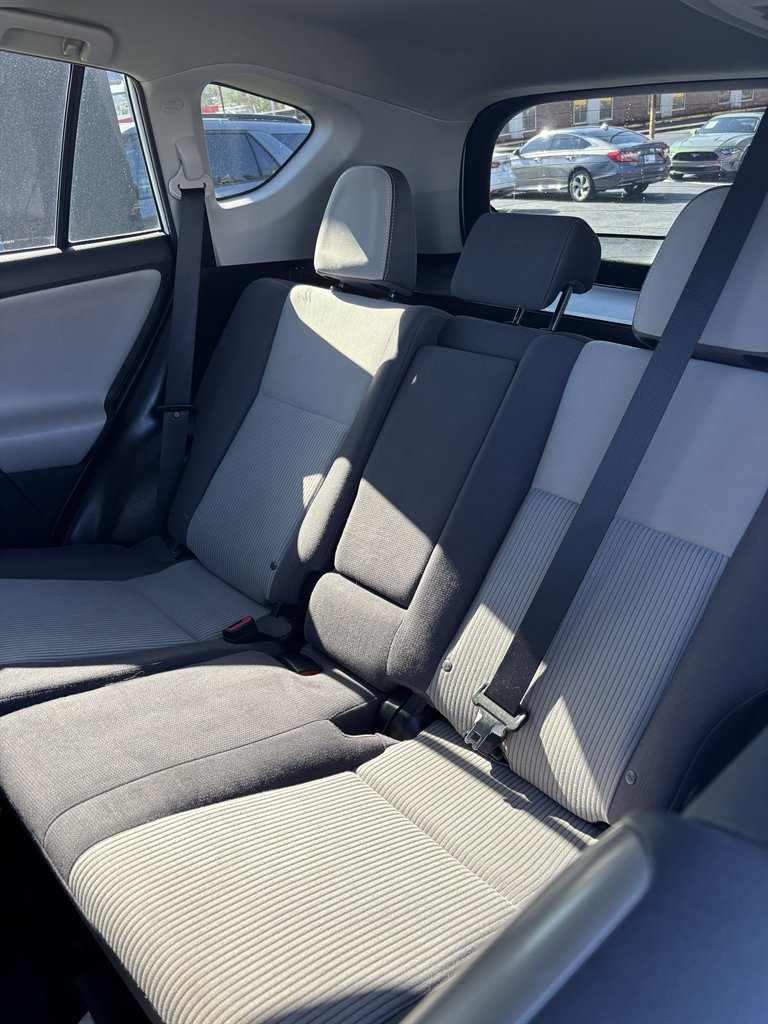2015 Toyota RAV4 XLE - Photo 6