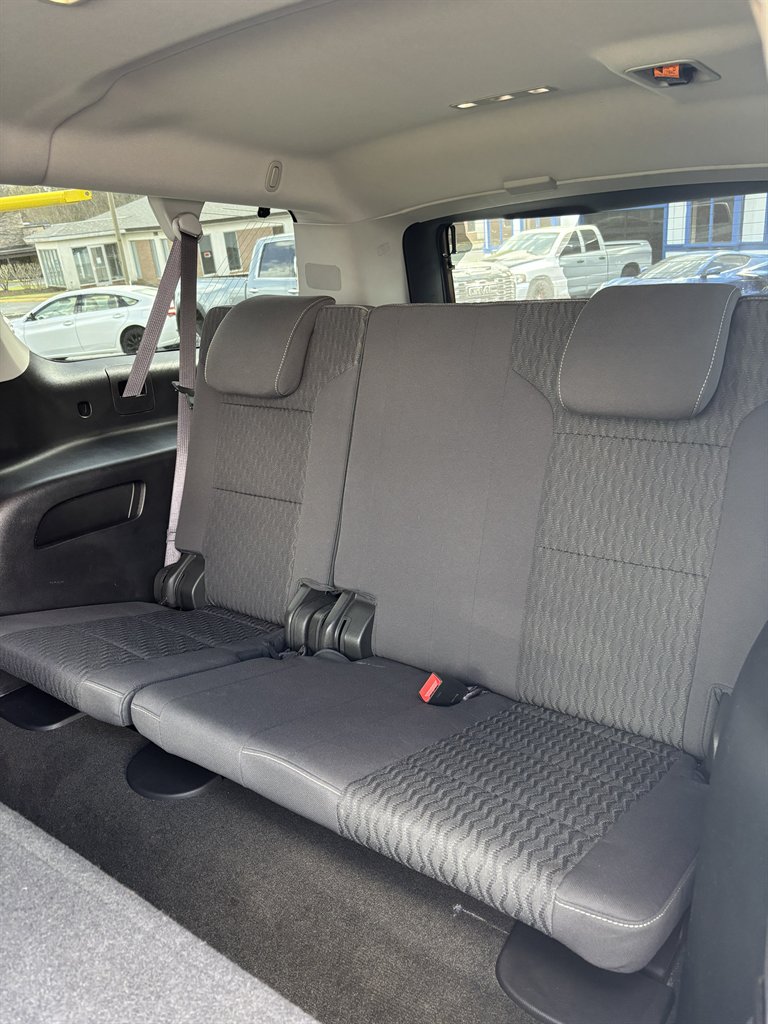 2017 Chevrolet Suburban LS - Photo 10