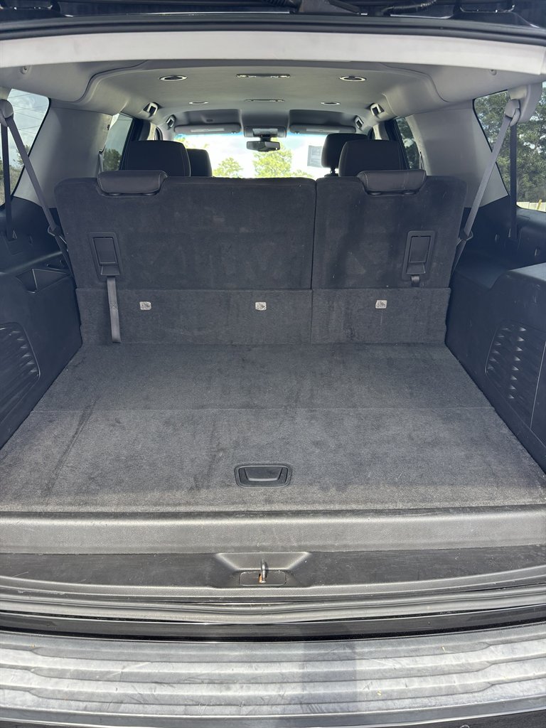 2017 Chevrolet Suburban LS - Photo 8