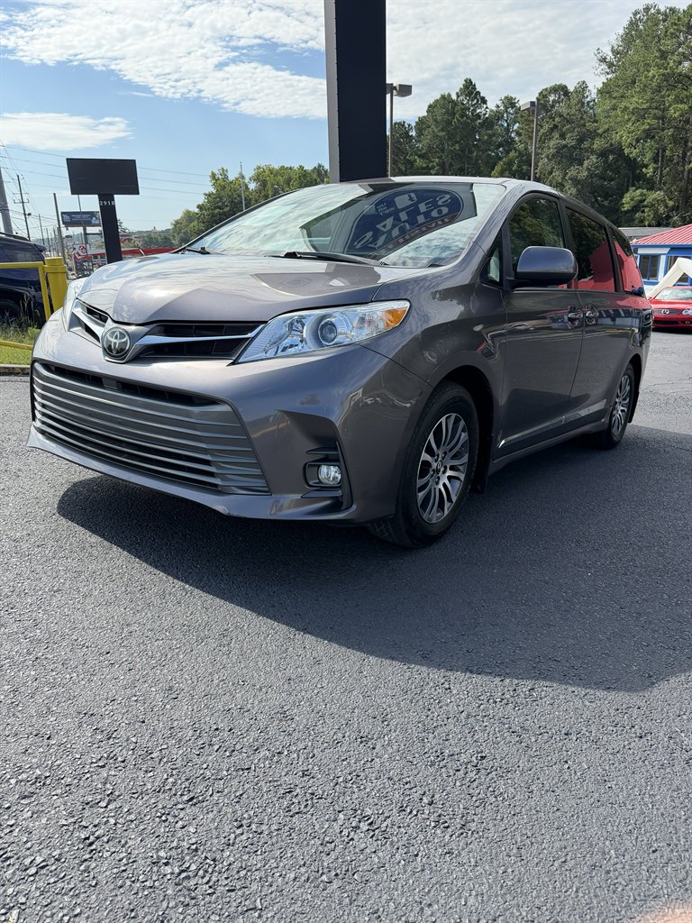 2019 Toyota Sienna XLE