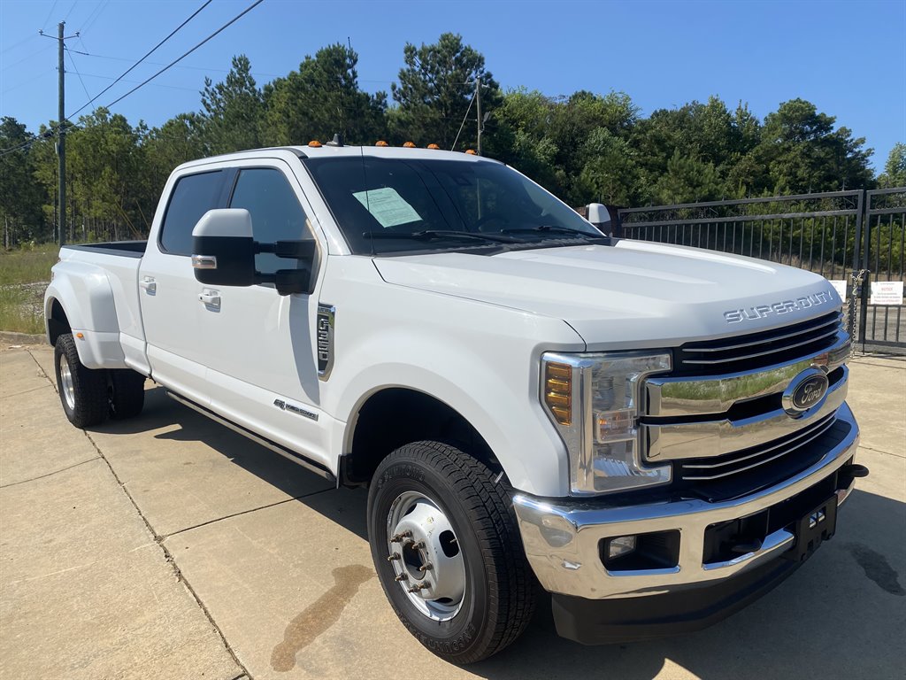 2019 Ford F-350 Super Duty Lariat's photo